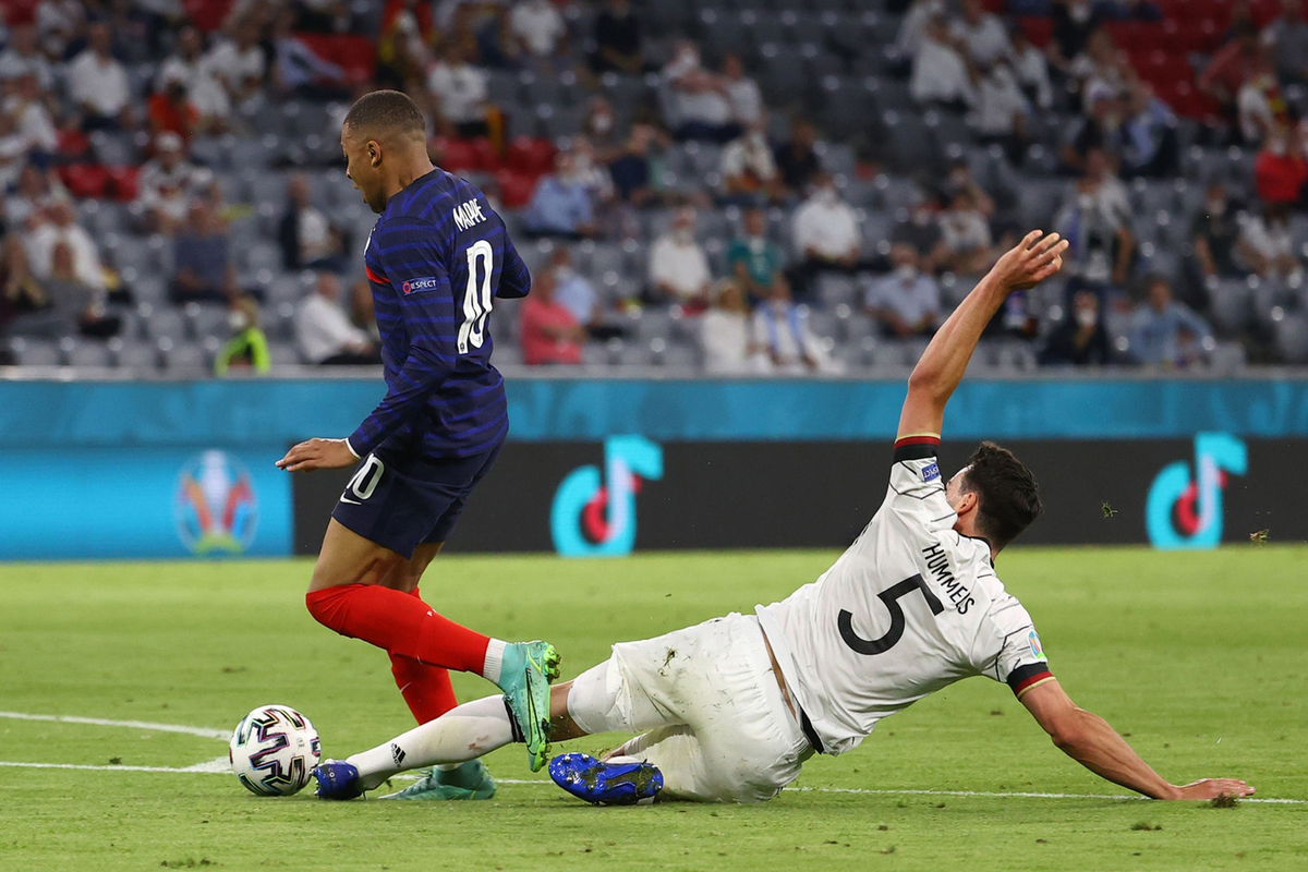 В матче Франция – Германия было мало голов и много борьбы