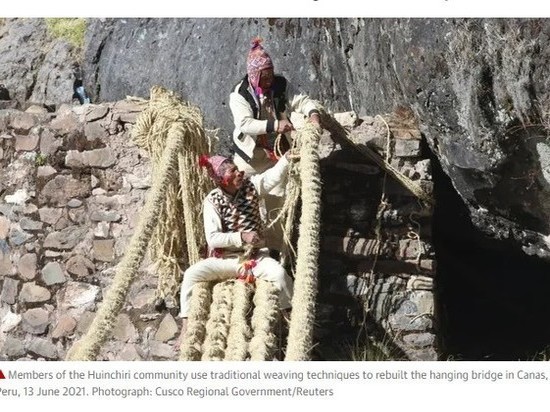 Перуанцы вернули 500-летний сплетенный мост инков на место