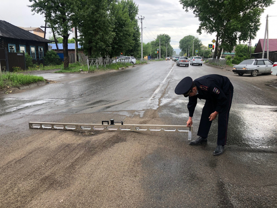 Полицейские  выявили недостатки на дороге по улице Рабочая в Кызыле