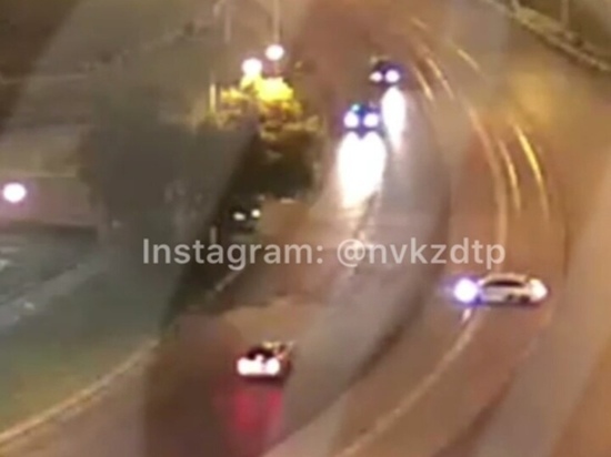 Таксист протаранил легковой автомобиль в Новокузнецке