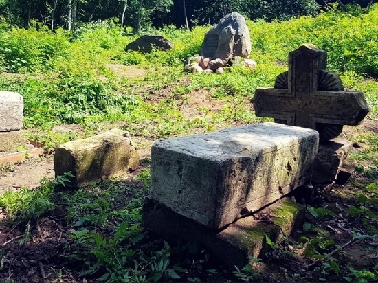 В Твери продолжается восстановление древнего кладбища