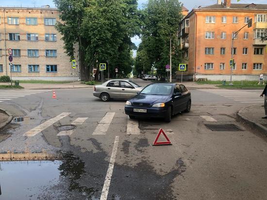 Пассажир «Опеля» пострадал в ДТП в Великих Лук
