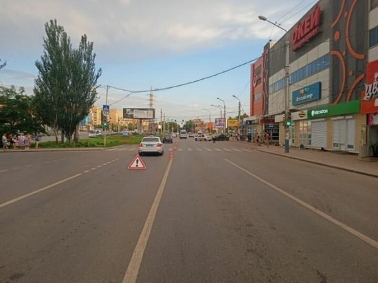 В Астрахани мальчик побежал за мячиком и попал под автомобиль