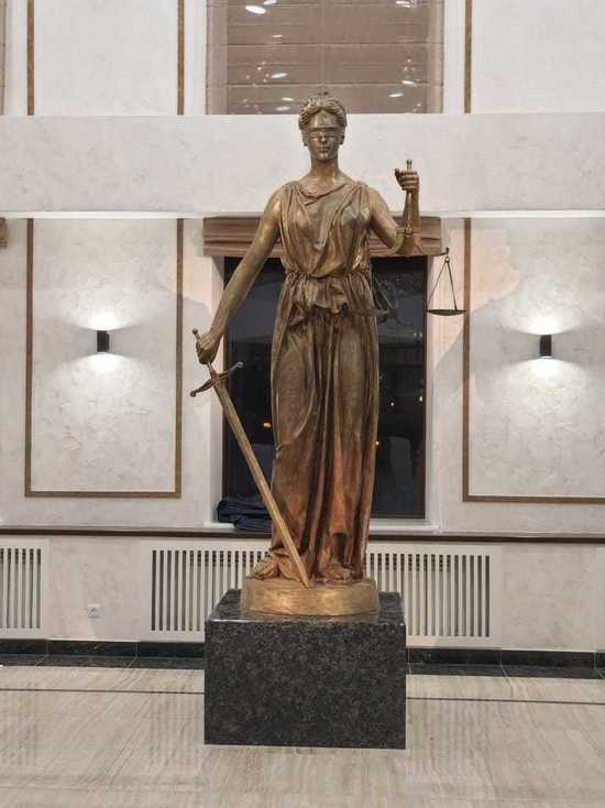 На Каслинском заводе отлили статую Фемиды для суда Тюмени