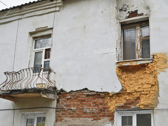 Больше 4000 человек планируют переселить из аварийного жилья в Барнауле до конца 2023 года