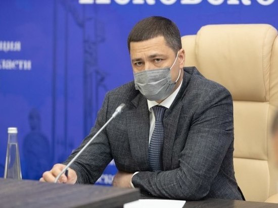 Псковский губернатор раскритиковал подрядчиков социального городка