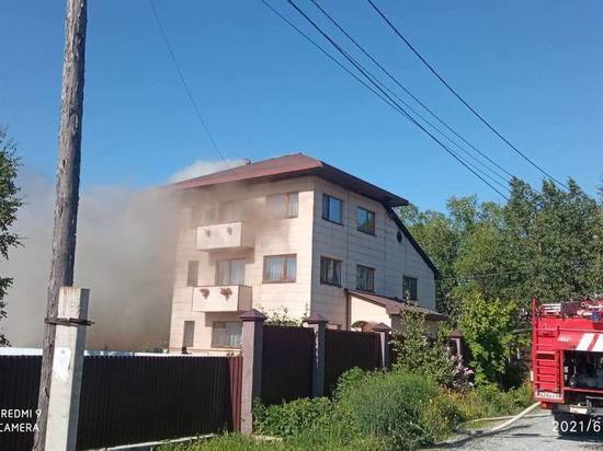 В Южно-Сахалинске вспыхнул частный дом