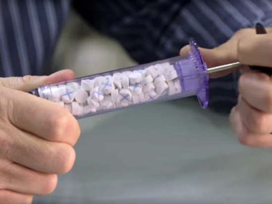 Ввести в рану шприц с таблетками самостоятельно почти невозможно