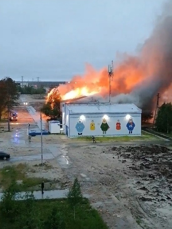 Расселенный дом полностью сгорел в Муравленко
