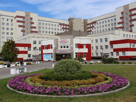 Флагман алтайского здравоохранения: краевая клиническая больница достойно переживает пандемию