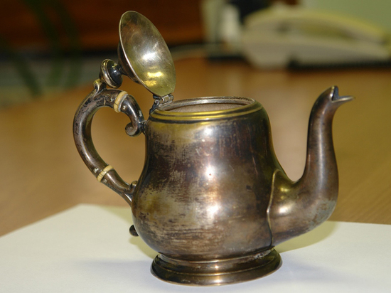 Белгородские таможенники нашли в вещах украинца коллекционный чайник