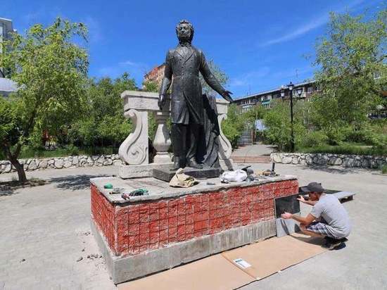 В Улан-Удэ заканчивают реконструкцию сквера имени Пушкина