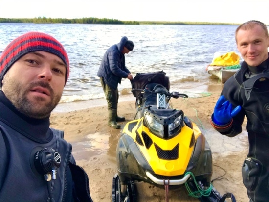 Водолазы из Карелии достали снегоход со дна озера