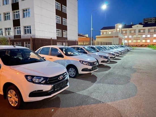 Больницы первой медпомощи КЧР получили 12 легковых автомобилей