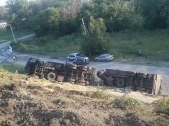 На Дону в массовом ДТП с большегрузами пострадали три человека