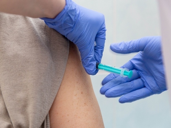 Кому запрещено делать прививку от коронавируса при обязательной вакцинации