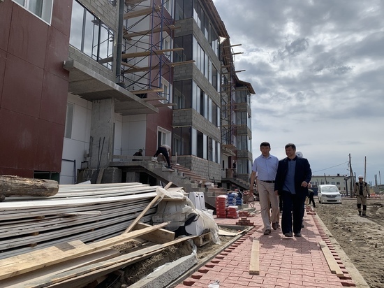 В Горном районе Якутии строят дома для переселенцев из аварийного жилья