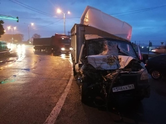 Под Ростовом парень пострадал в аварии с хлебным фургоном