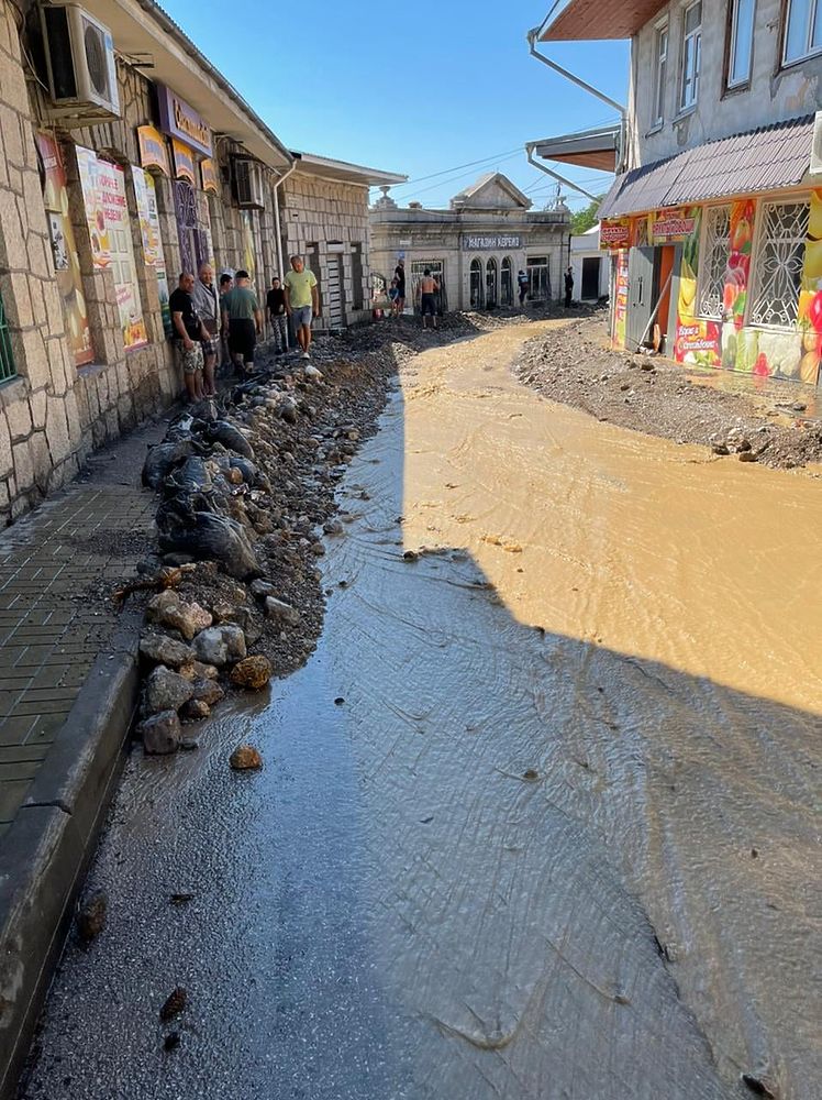 Затопленные Ялта и Кореиз: страшные фото из сердца курортного Крыма