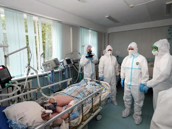 Губернатор Владимирской области посетил "красную зону" ковидного госпиталя
