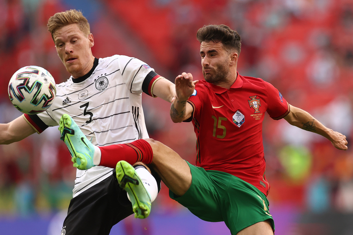 Германия выиграла на своем поле и вернула себе шансы на плей-офф