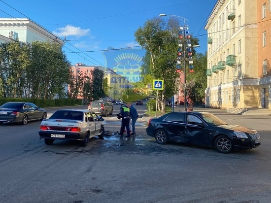 На проспекте Ленина столкнулись два автомобиля