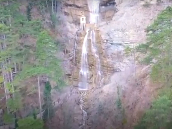 Самый высокий водопад в Крыму набрал наибольшую за 50 лет силу