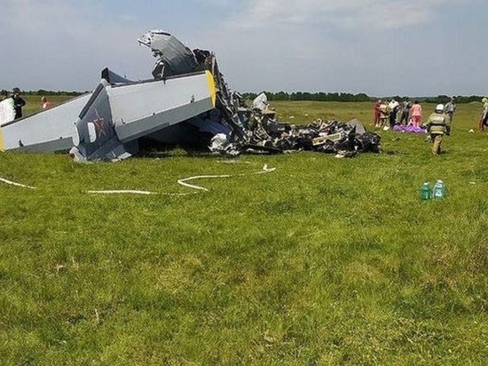 Кузбасские власти окажут матпомощь семьям погибших и пострадавшим при крушении самолета L-410