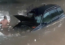 Вечером 20 июня после обильного ливня, когда город затопило, многие машины заглохли и получили гидроудар
