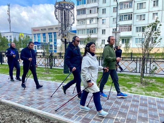 Главы муниципалитетов Ямала приехали в Муравленко и прогулялись по городу с палками