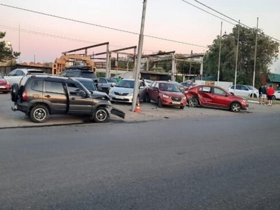 В Оренбурге четыре автомобиля попали в аварию, пострадал ребенок