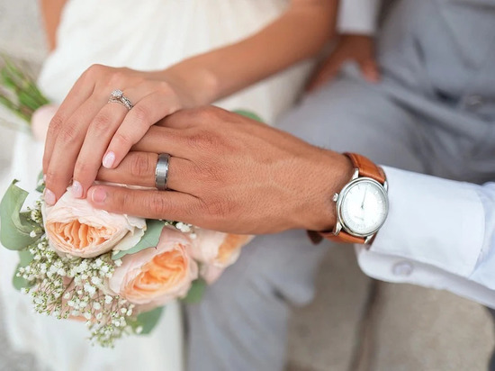 Более десяти влюбленных пар Приамурья выбрали красивую дату для брака