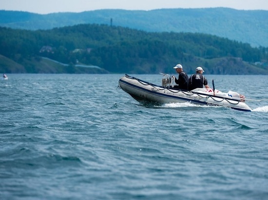 На озере Тургояк перевернулся катер с человеком на борту