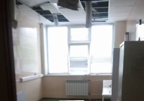 В Сосновоборске Красноярского края во время ливня протекла кровля в больнице, затопило многие помещения, в которых находилось оборудование