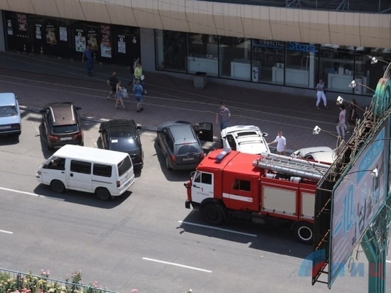 В Луганске эвакуированы посетители торгового центра