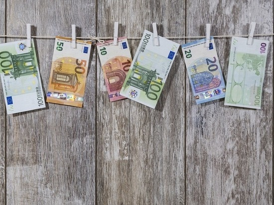 В Смоленске вор подменил сбережения старушки на билеты банка приколов