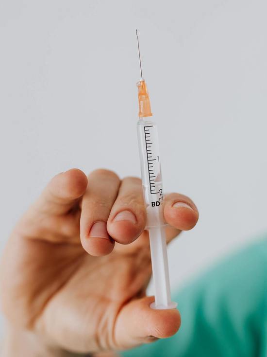 В Оренбуржье за вакцинацией просят следить руководителей предприятий