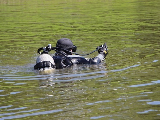 В Холмогорском районе водолазы нашли тело утонувшего юноши