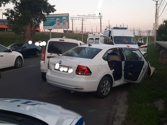 В Курске в ДТП на улице ВЧК погиб 22-летний водитель «Ларгуса»