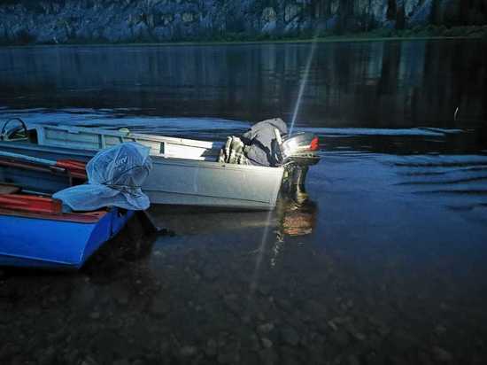 На реке Алдан в Якутии в лодке обнаружили мужчину без сознания