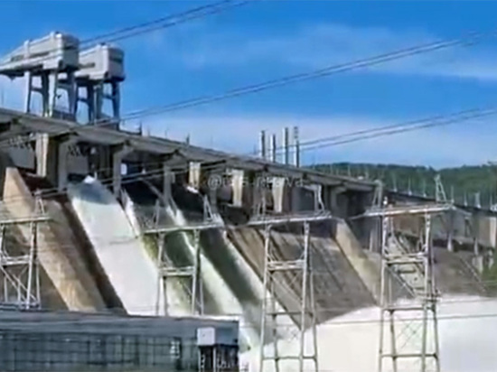 Красноярская ГЭС снизила сброс воды до 6 тыс. кубометров в секунду