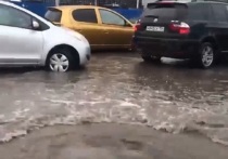 Видео с залитой водой площади Труда появилось на странице сообщества «АСТ-54»
