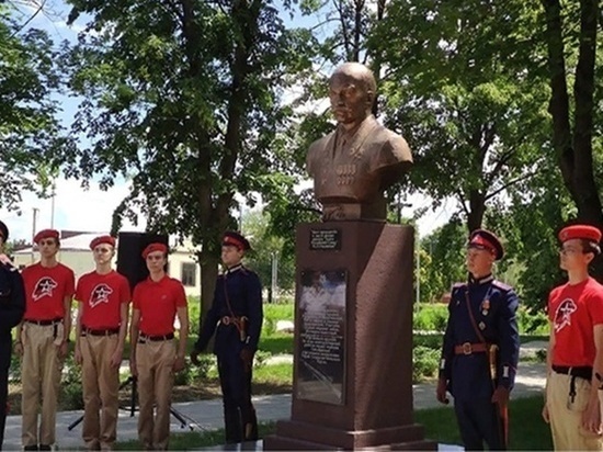 В станице Егорлыкской открыли новый памятник конструктору Федору Токареву