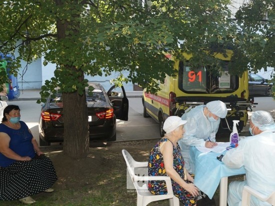 Мобильные пункты covid-вакцинации заработали во дворах Казани