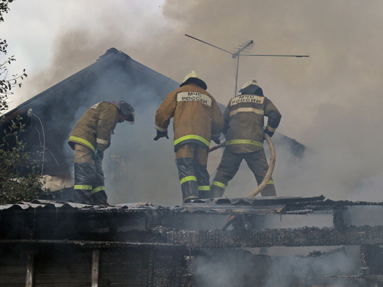 В деревне Остров Смоленского района горел жилой дом