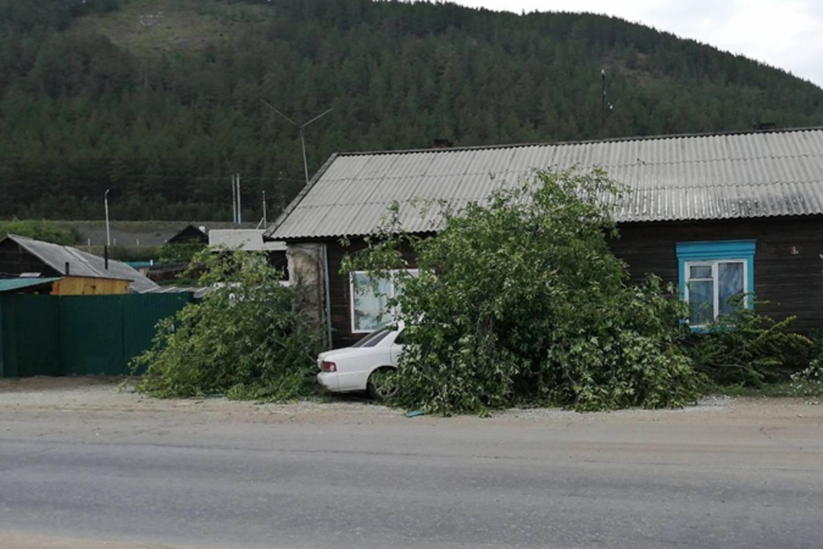 Бурятия 18. Бурятия в 18 в. Бурятия село. Авария возле Байкальска.