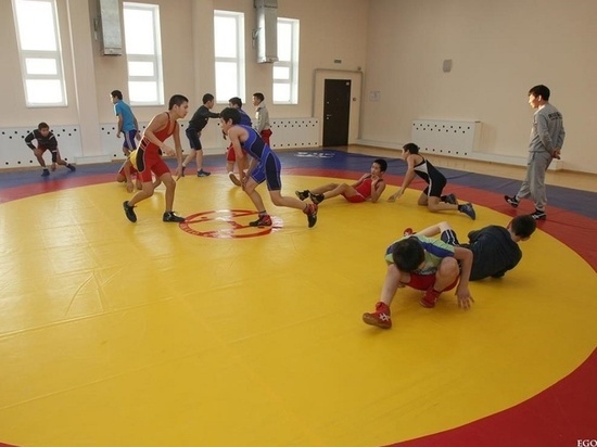 Два уголовных дела о вымогательствах в одной из школ Якутии рассмотрит суд