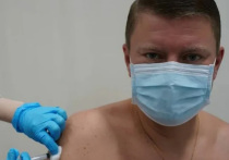 Мэр Красноярска Сергей Еремин поставил первый укол вакцины «Спутник V»
