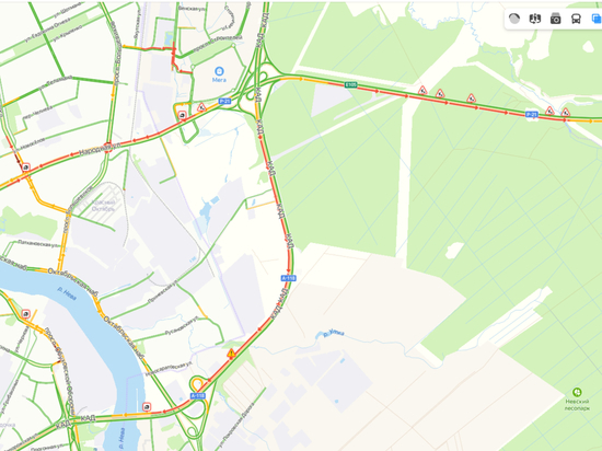 Жаркие пробки: транспортный коллапс заставил «краснеть» весь восток Петербурга
