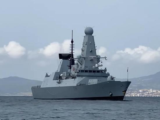 Минобороны Великобритании отрицает предупредительные выстрелы российских кораблей по эсминцу